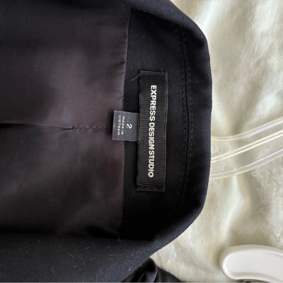Express Editor Black Blazer size 2. Single button clasp in front - Picture 3 of 3